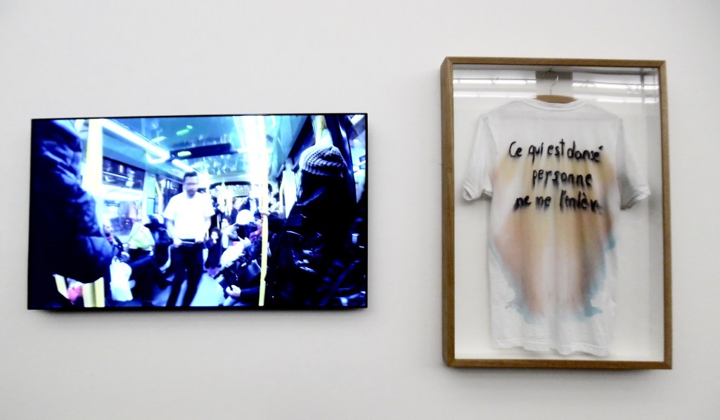 Santiago Reyes, Ce qui est dansé, personne ne me l’enlève, performance, 2014 Une trajectoire dansée de l’atelier de l’artiste jusqu’à l’exposition, de Noisy-le-Sec à Clichy-la-Garenne.